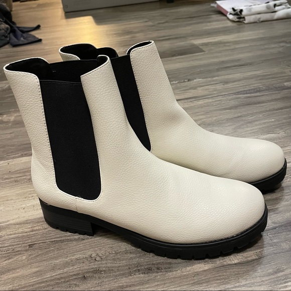 NWOT BC Footwear In the Cards Chelsea Boots - Picture 3 of 7